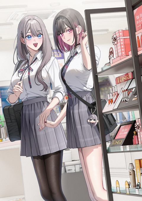 小情侣逛化妆品店